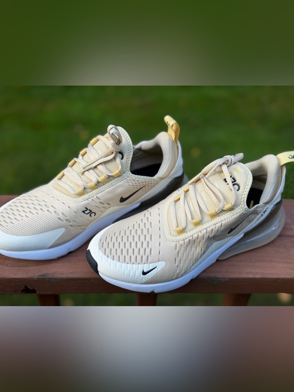 LIKE NEW Nike 270 Air Cushion Sneakers